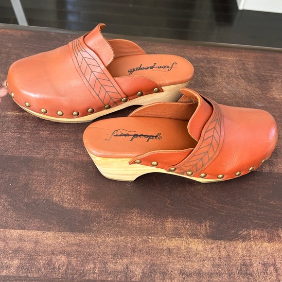 Free People Chloe Leather Clogs - Picture 10 of 13